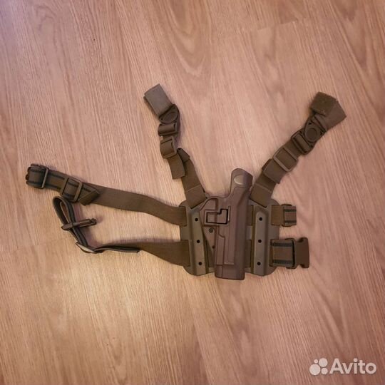 Кобура набедренная Blackhawk Serpa