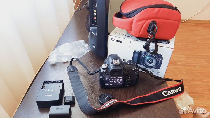 Зеркальный Фотоаппарат canon eos 60d с объективом