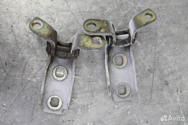 Петли двери передней правой Chevrolet Cruze 2013