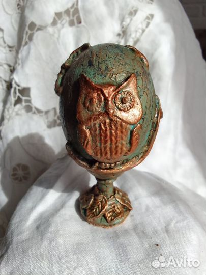 Сова на яйце