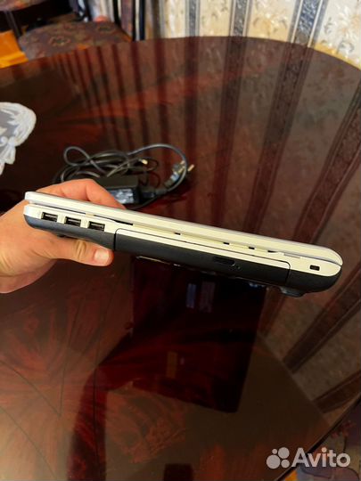 Ноутбук Sony vaio VPC-EB4J1R