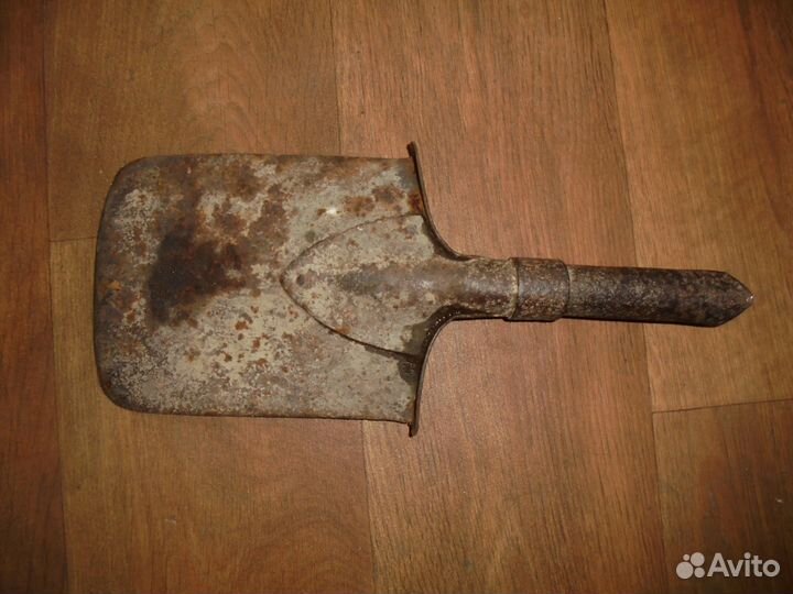 Лопата саперная 1917 год и кирка, кайло