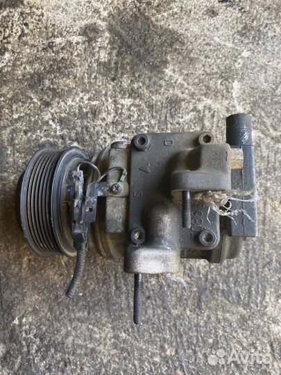 Компрессор кондиционера D4CB 12240-33300