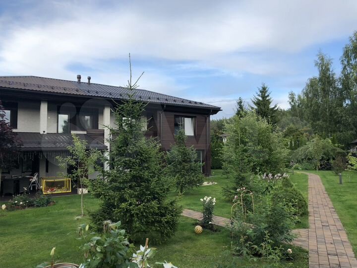 Дом 300 м² на участке 15 сот.