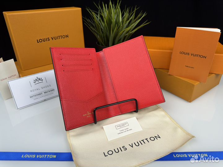 Обложка для паспорта Louis Vuitton женская