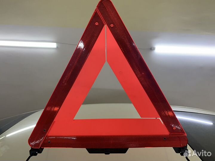 Знак аварийной остановки mercedes