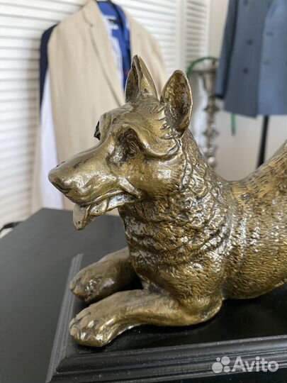 Статуэтка бронза Собака на постаменте 23 см