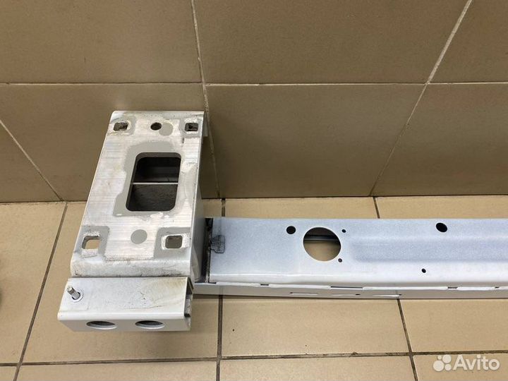 Усилитель переднего бампера передний Land Rover