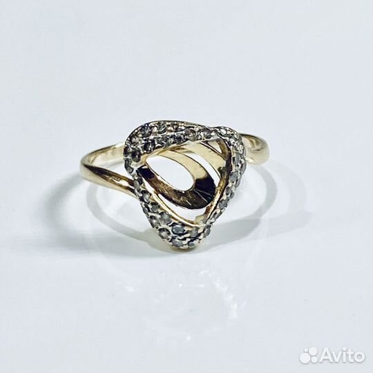 Золотое кольцо с камнем