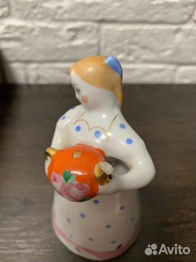 Фарфоровая статуэтка СССР повреждена