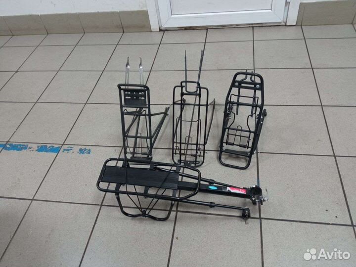 Багажникы + насосы + замки из сумки для велосипеда