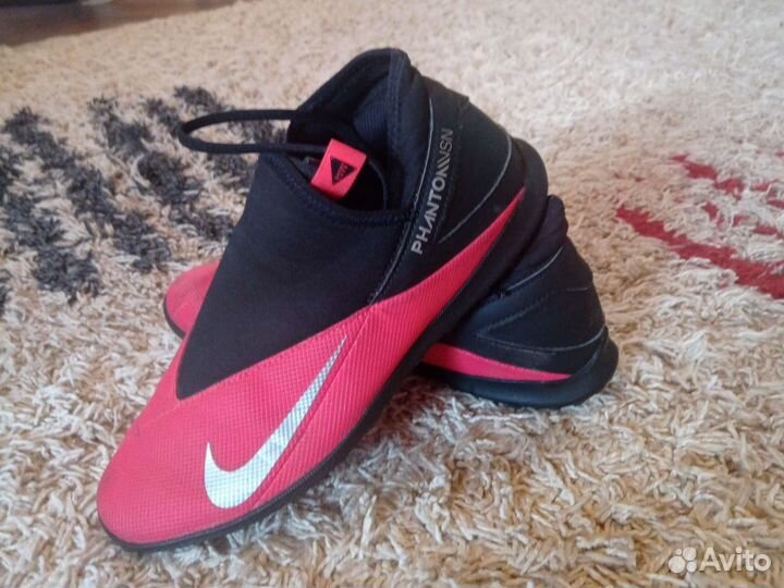 Футбольные бутсы, сороконожки