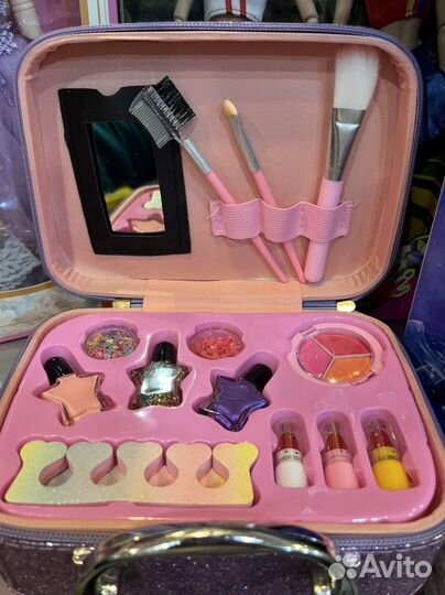 Косметика для кукол - в чемодане