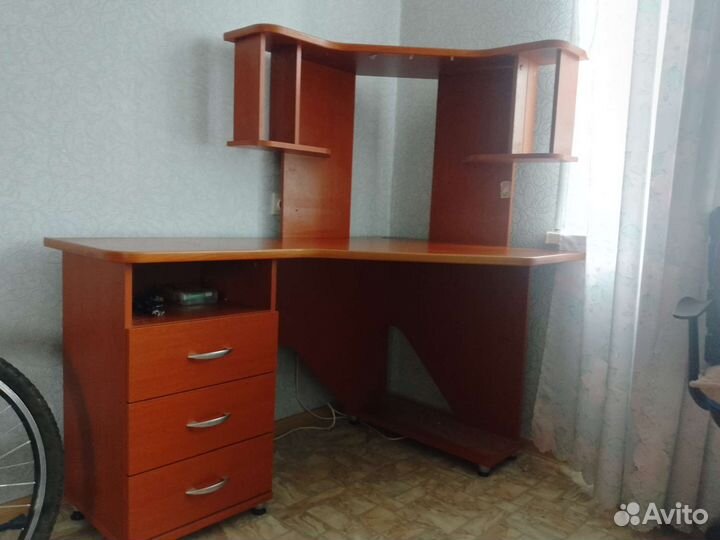 Компьютерный стол