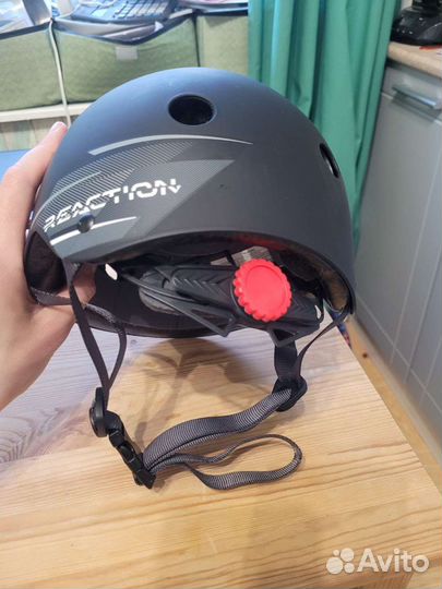 Шлем защитный детский reaction