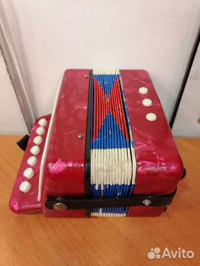 Гармонь игрушечная