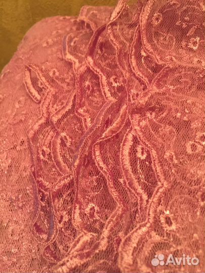 Отрез ткани гипюр