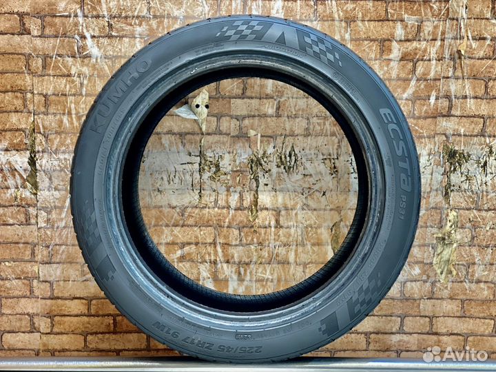 Kumho Ecsta PS31 225/45 R17 91W