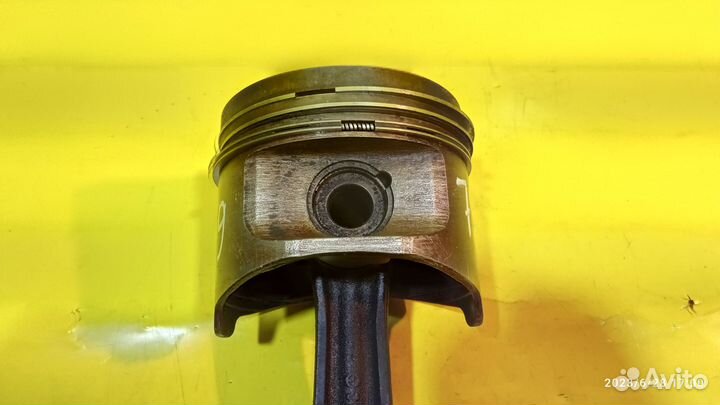 Поршень для Mercedes-Benz W124