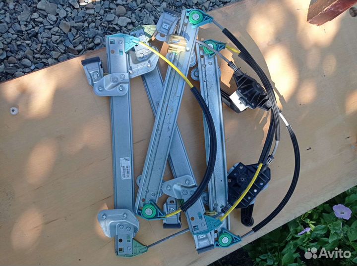 Стеклоподъемник на гранту