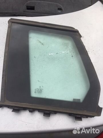 Левая кузовная форточка на мерседес GLK X204