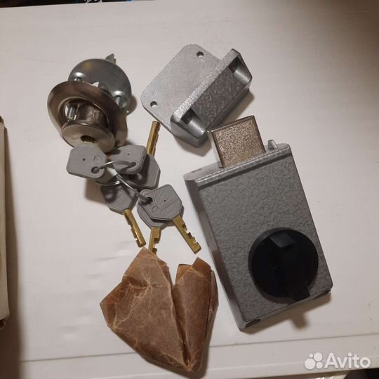 Замок накладной дисковый с засовом СССР