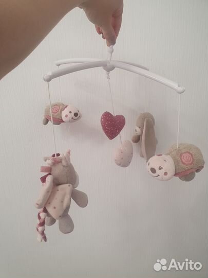 Музыкальный мобиль на кроватку