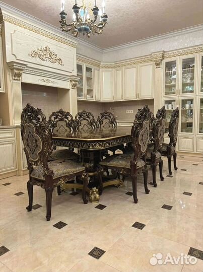 Стол обеденный со стульями
