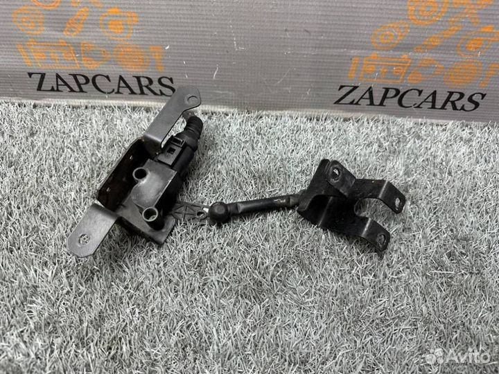 Датчик положения кузова с тягой Volkswagen Golf 6