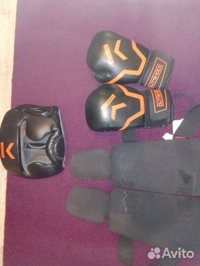 Перчатки для бокса,шлем,накладки для ног комплект
