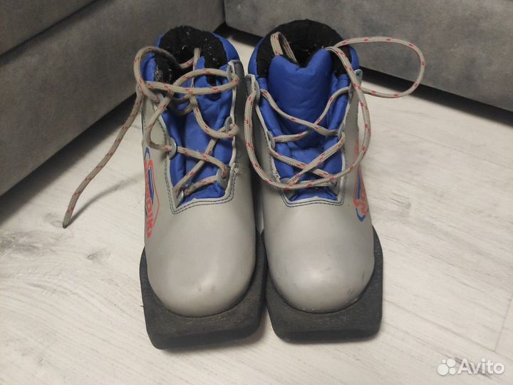 Лыжные ботинки