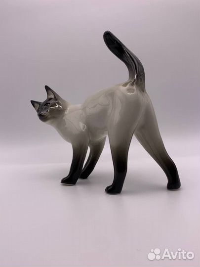Статуэтка фарфор 