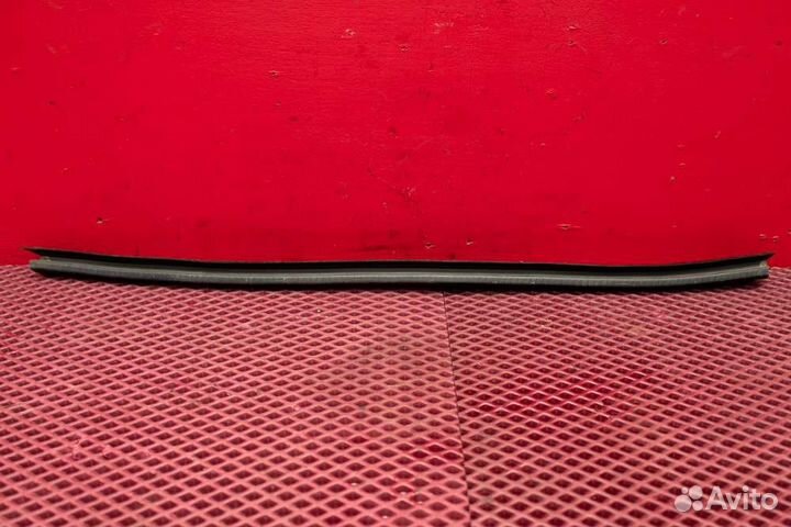 Уплотнитель стекла двери передний левый Audi A6 C7