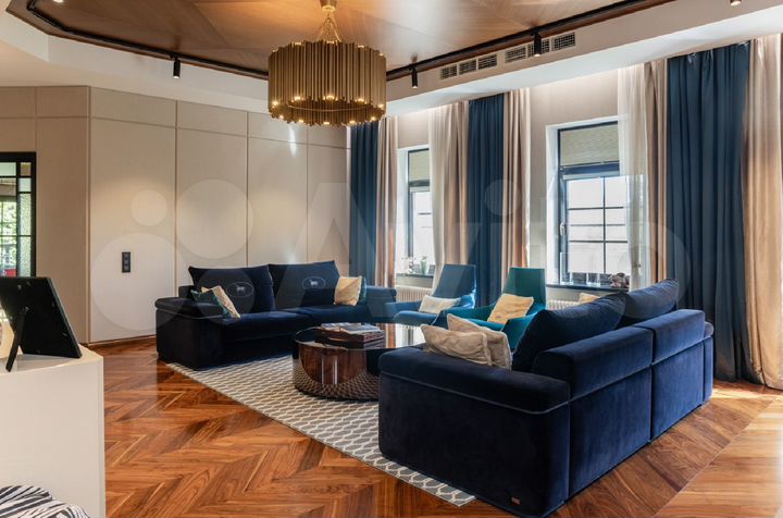 Коттедж 700 м² на участке 32 сот.