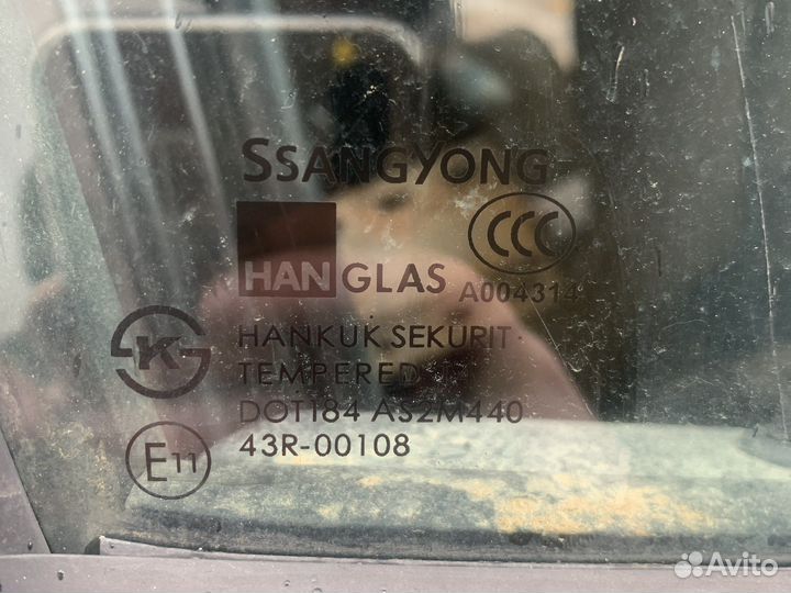 Стекло передней правой двери SsangYong Rexton