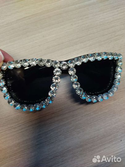 Новые очки для фотосессии черные стразы