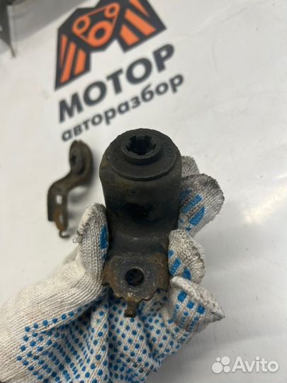 Кронштейн радиатора Toyota Avensis 2 250 1zzfe