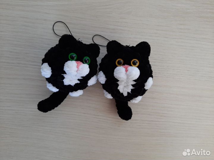 Брелок вязаный котики