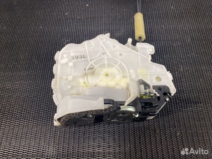 Замок двери задний правый Mazda Mazda3 BP