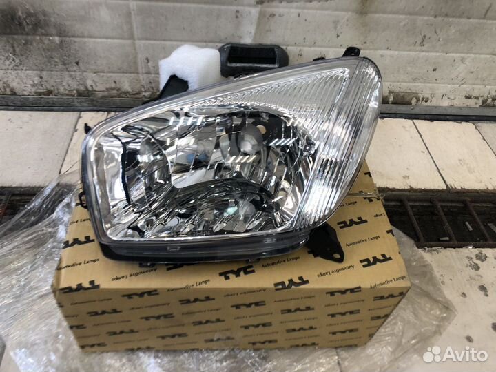 Toyota RAV4 фара левая (00-03)