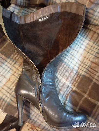 Продаются шикарные демисезонные сапоги цвета шокол