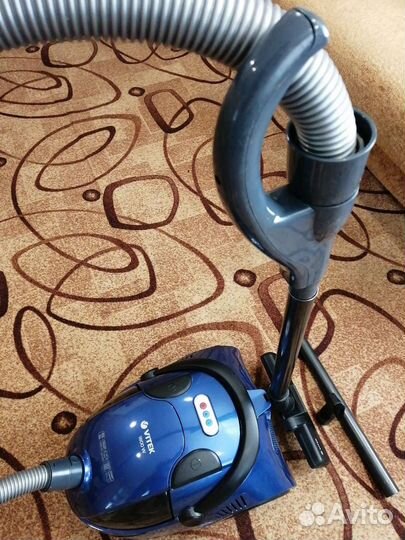 Пылесос с аквафильтром Vitek 1834