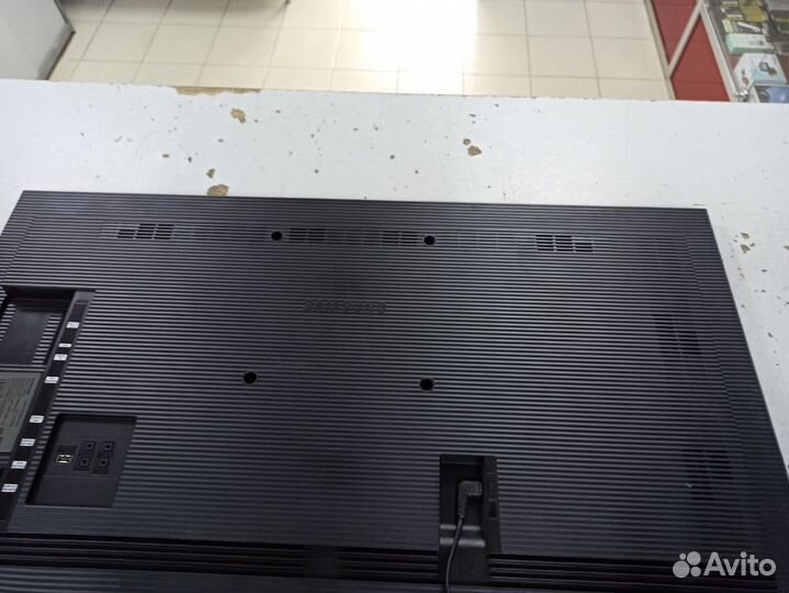 Панель Samsung QM43R битая