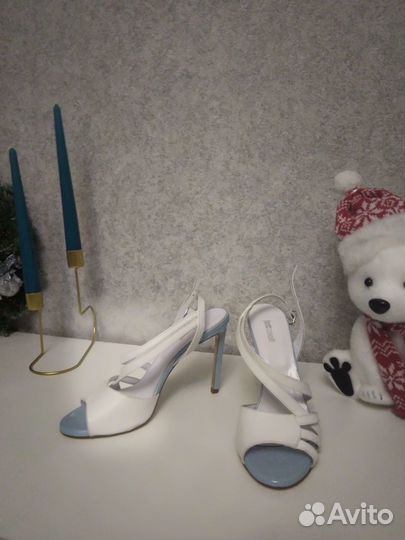 Кожаные новые босоножки justcavalli