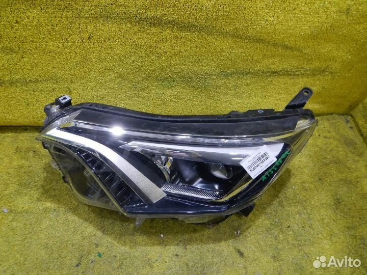 Фара левая Toyota RAV4