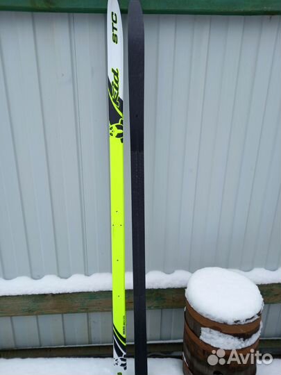 Лыжи пластиковые. беговые детские 140см(новые)