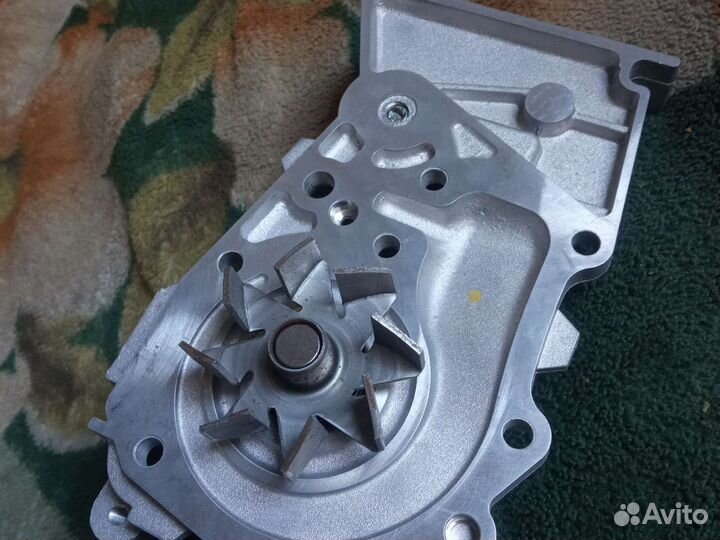 Насос водяной (помпа) Renault 210100981R