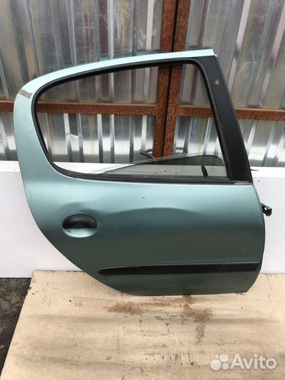 Дверь задняя правая Peugeot 206