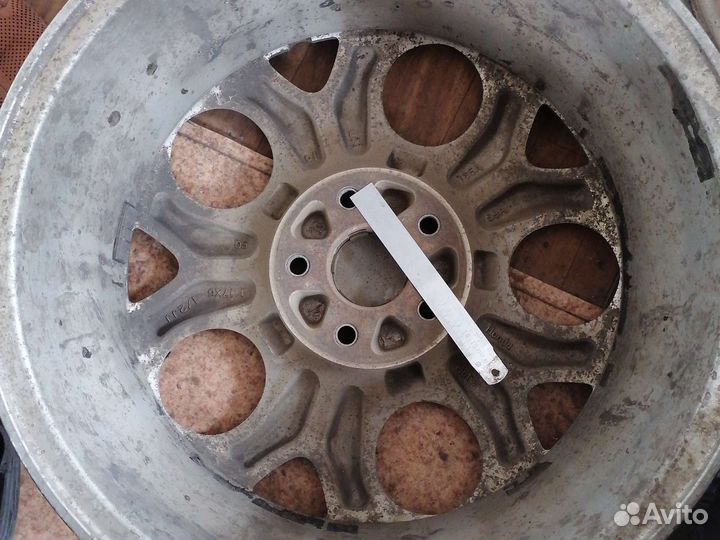 Продам литые диски на хонду