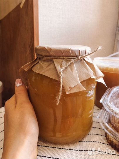 Натуральный мёд и соты